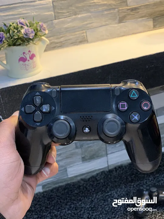 ايادي PS4 أصلي مكفول وعلى الفحص