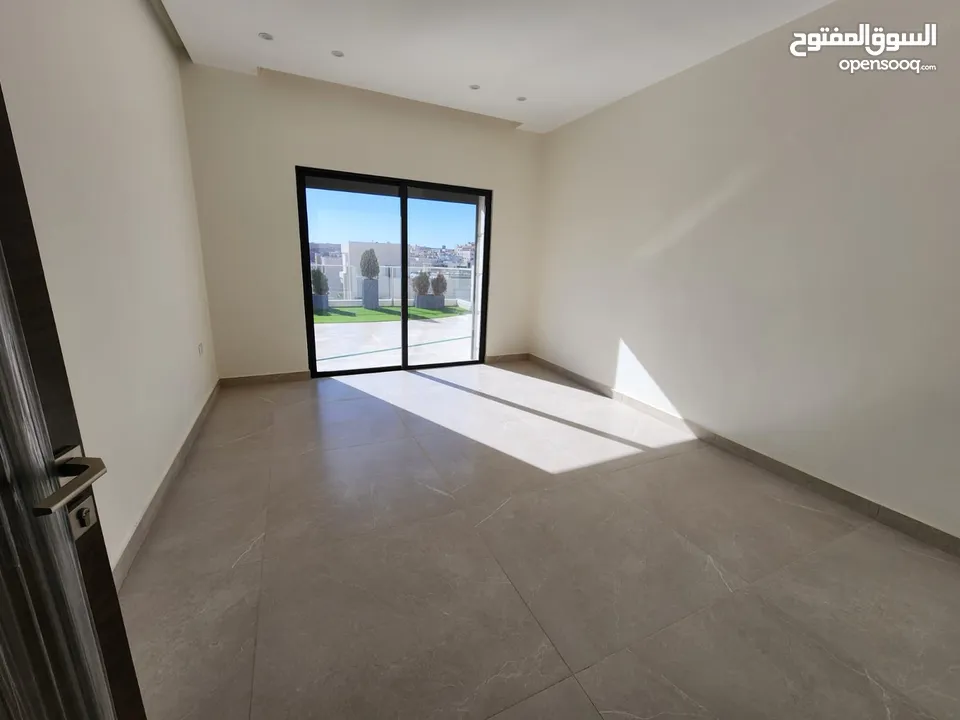 روف فاخر للبيع في عبدون ref : 14387