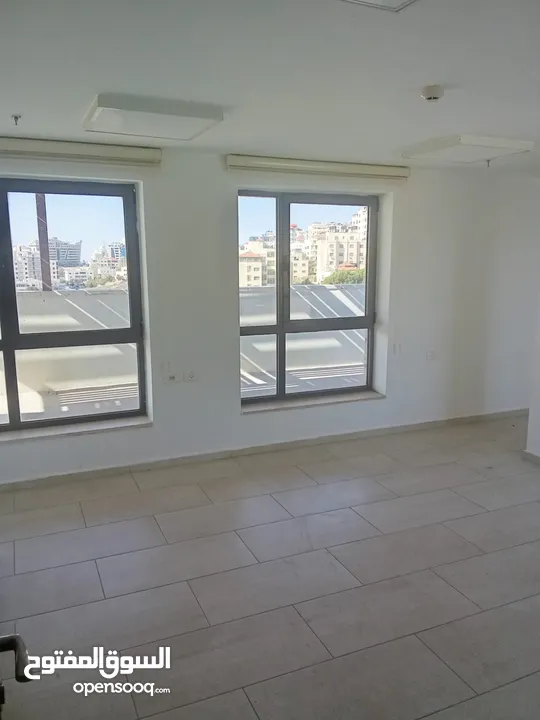 مكتب للايجار - رووف مع تراس