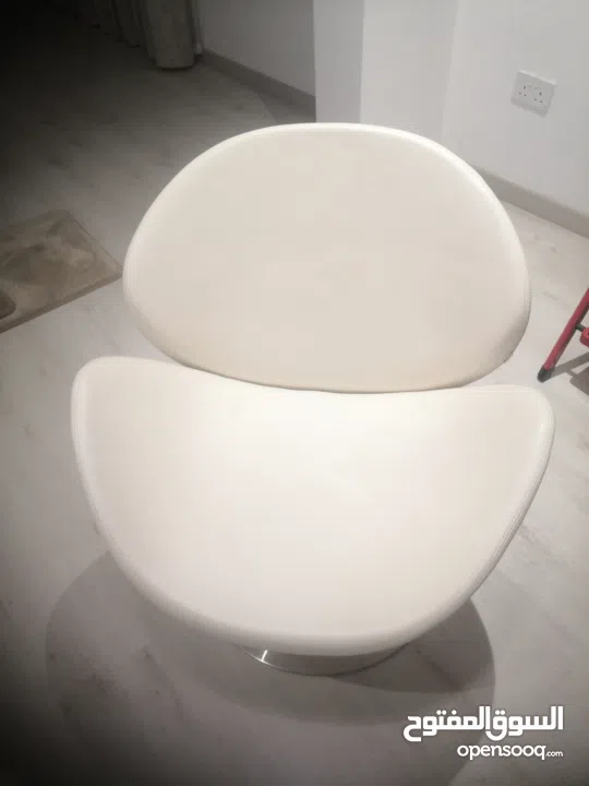 كرسي جلد دوار