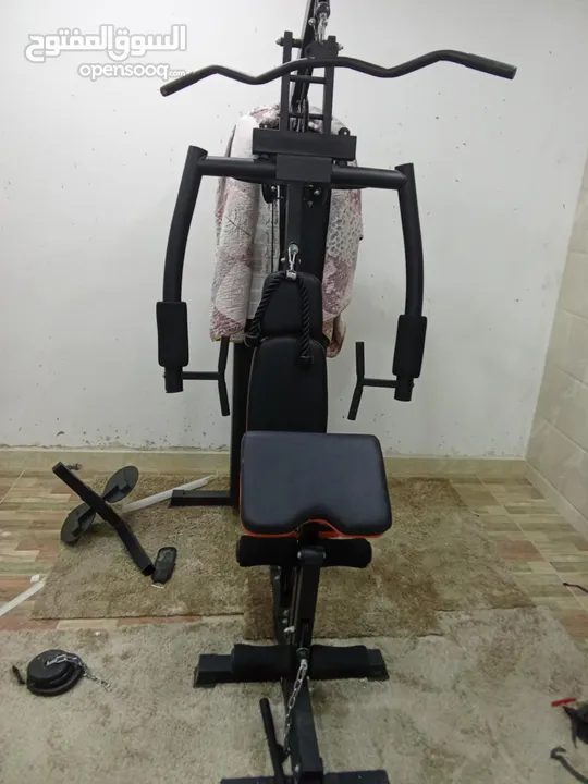 جهاز هوم جيم (home gyme ) بحالة الوكالة مستعمل مدة شهرين شامل حركات الجسم كاملة مع دفاش ارجل