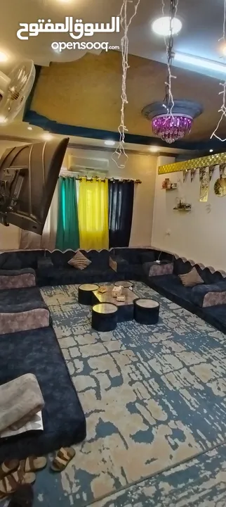 فراش عربي تفصيل للبيع مع السجادة والبرادي
