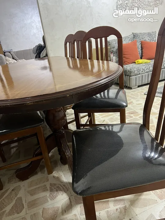 طاولة سفرة للبيع بحالة جيدة