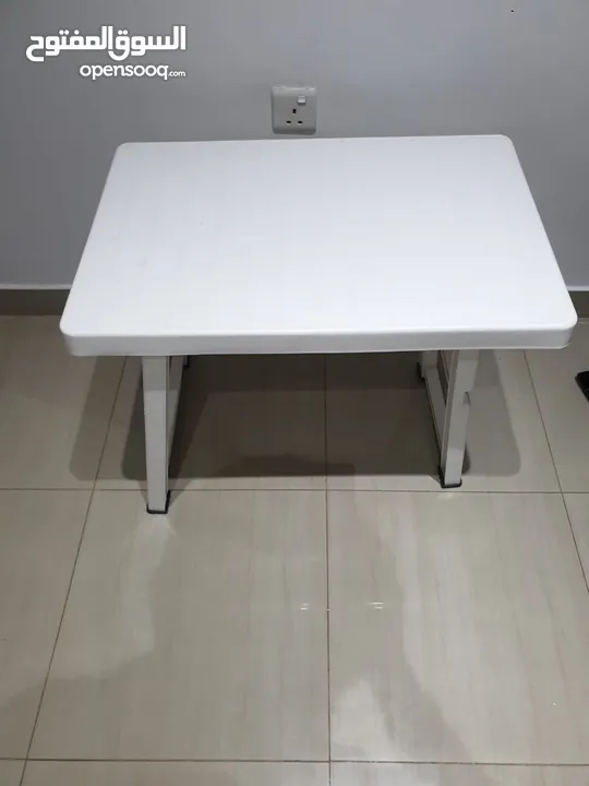 طاولات متعددة شبه جديدة Tables foldable like new