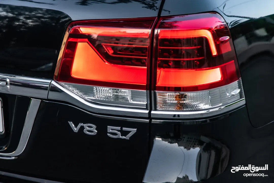 تويوتا لاندكروز 2020 VXS أسود للبيع