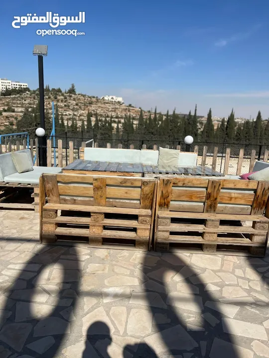 بنشات مع طاولات للبيع