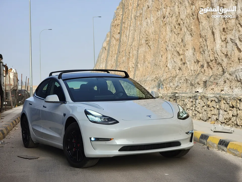 TESLA MODEL 3 2019 MID RANGE  تيسلا موديل ثري ميد رينج مميزه بحالة ممتازه