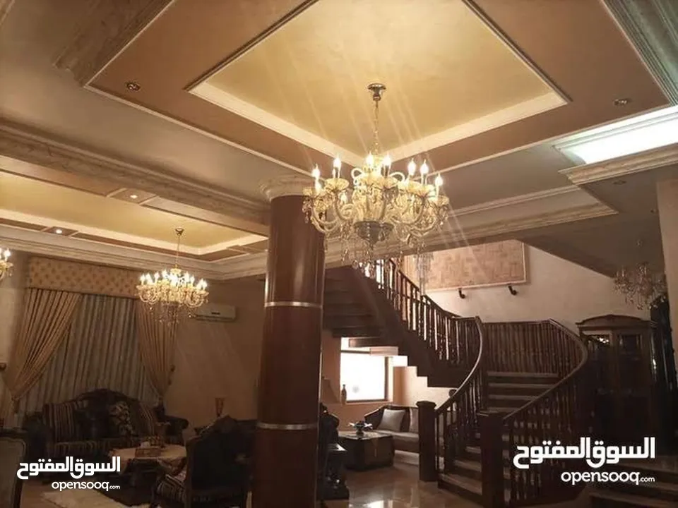الظهير فيلا مستقله فخمه جدا فن معماري عاليه ومطله اجمل موقع مكون من اكثر من سكنه