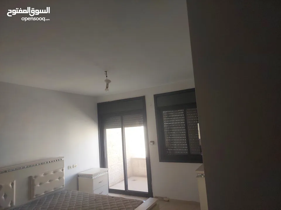 شقه في البيره قرب شارع القدس