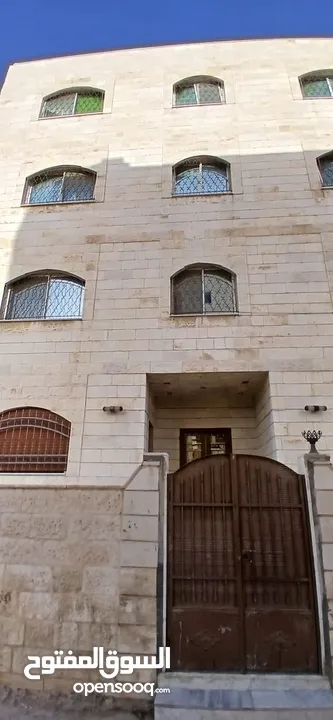 طابق أول سكني للبيع في عمارة 3 طوابق في ماركا الشمالية عين غزال قابل للتفاوض