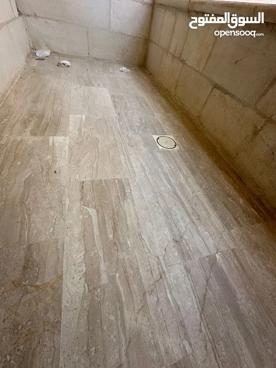 الجبيهة+ حي المنصور شقه فارغه للايجار ـ  150 متر ـ 3 نوم باجره 350 دينار