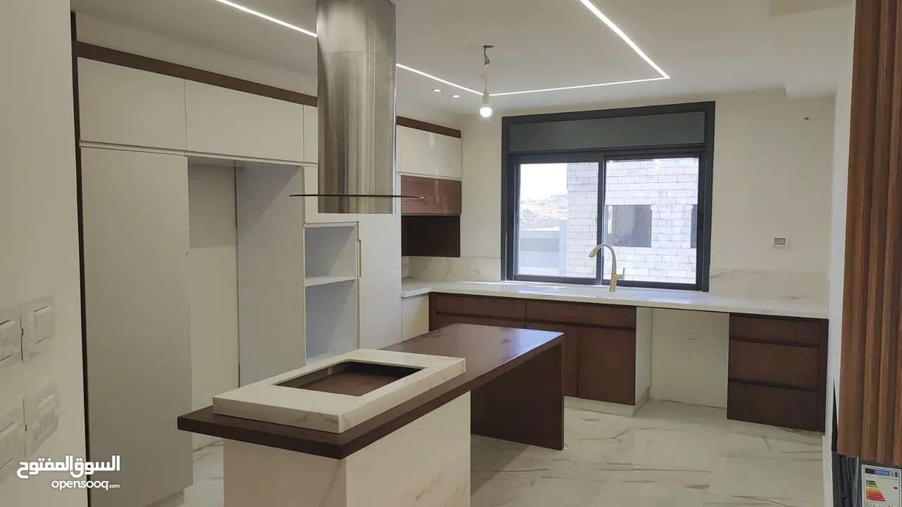 شقة جاهزة للسكن بالريحان مع مطبخ وديكورات وبناء حديث