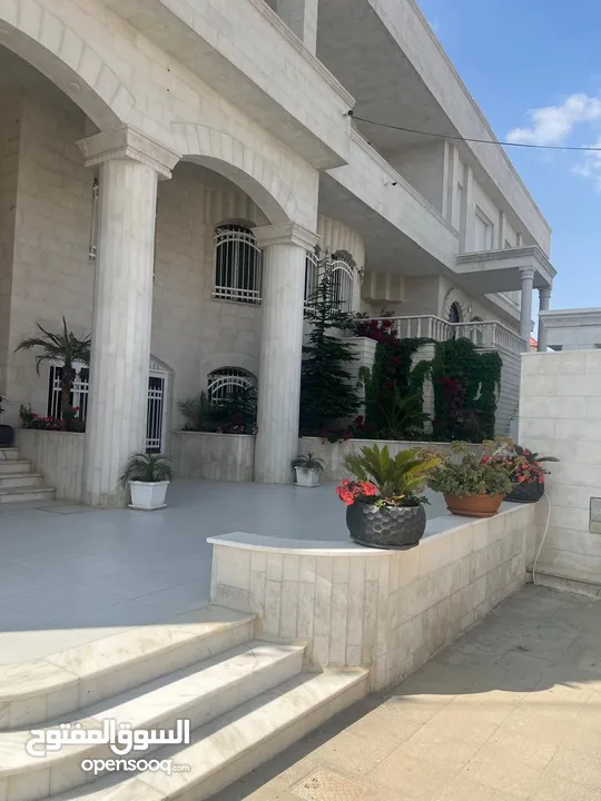 فيلا فخمه للبيع من المالك مباشرة منطقة دابوق  سكن أ خاص. على تله عاليه بمواصفات عالية الجودة