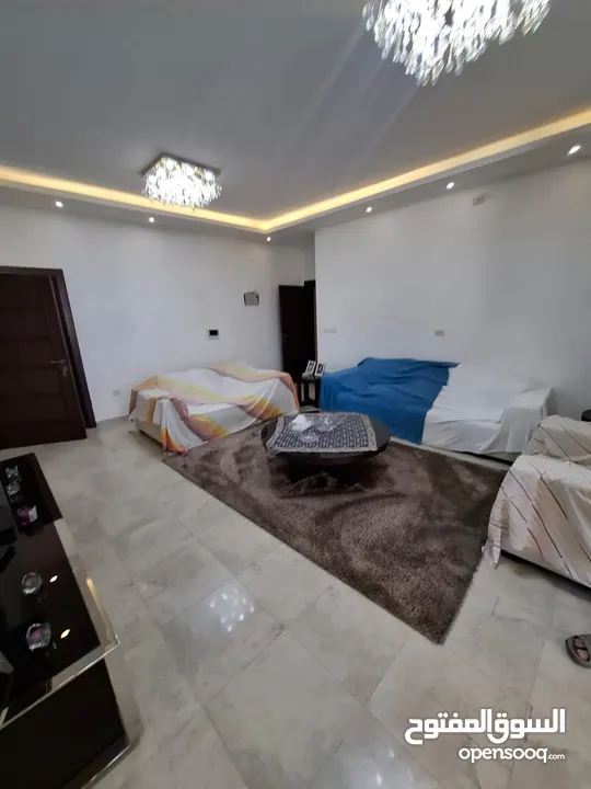 شقة طابقية فاخرة نصف مفروشة - الروابي (عمارة عائلية) Luxury Semi-Furnished Apartment for Rent