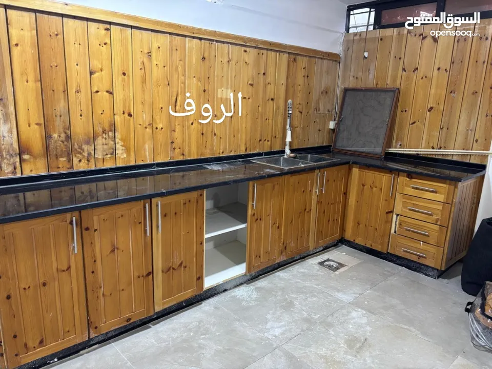 لمن يرغب بالسكن أو الاستثمار شقة مع روف فاخرة تشطيب ديلوكس في اجمل مناطق الجبيهة للبيع بسعر مميز