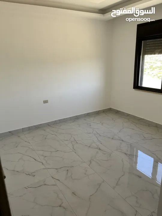 شقة 150م/ طابق اول/ شفا بدران/ دفعة 40 ألف دينار/ صرف صحي واصل/ قريبة من الخدمات