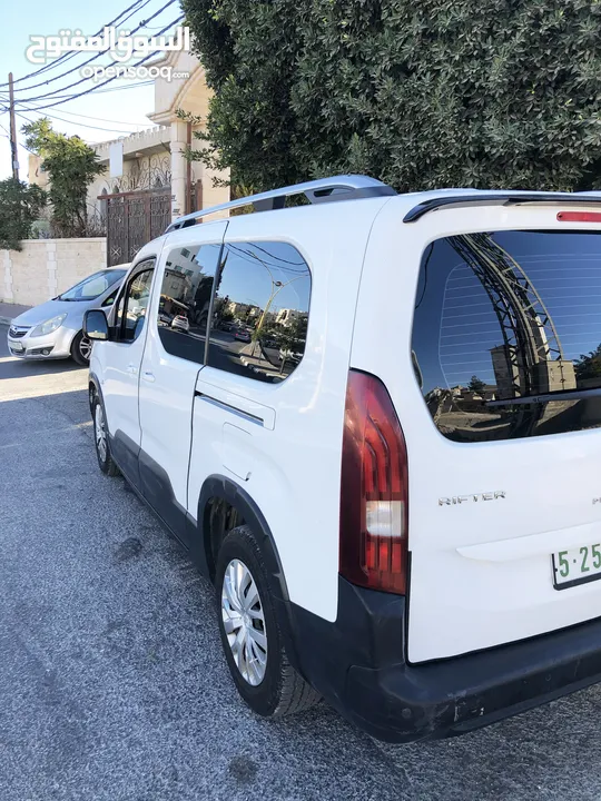 بيجو ريفتر 2022