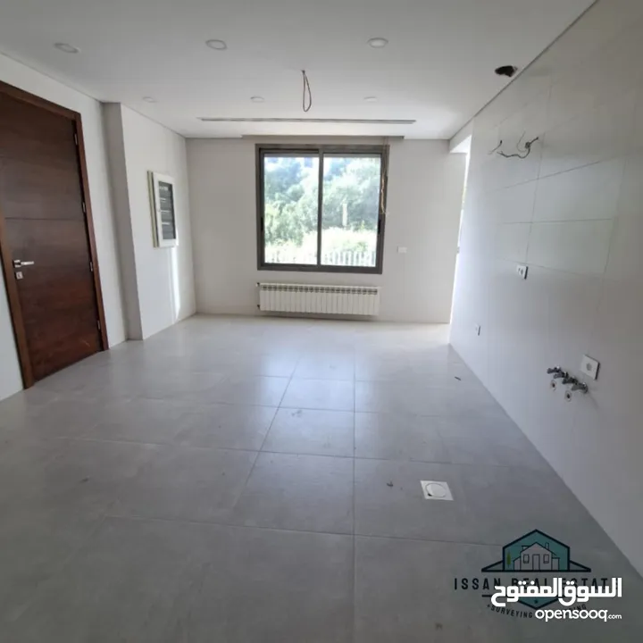 in Yarzeh-Baabda**     **Property Details:**   - **Size:** 280m2 + 120m2 ter