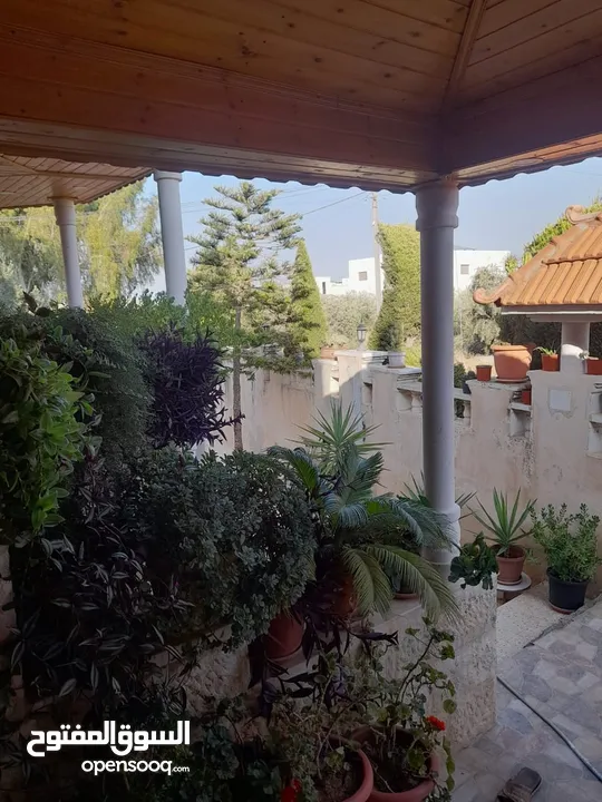منزل (شبه فيلا) للبيع اربد (حوارة)