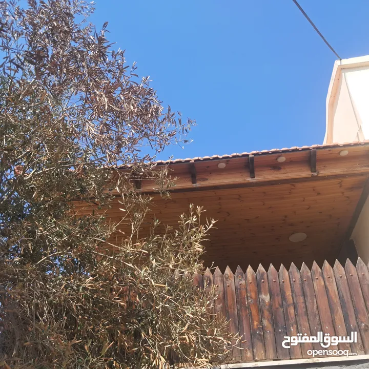 قرميد للبيع كامل مع الحديد والباب