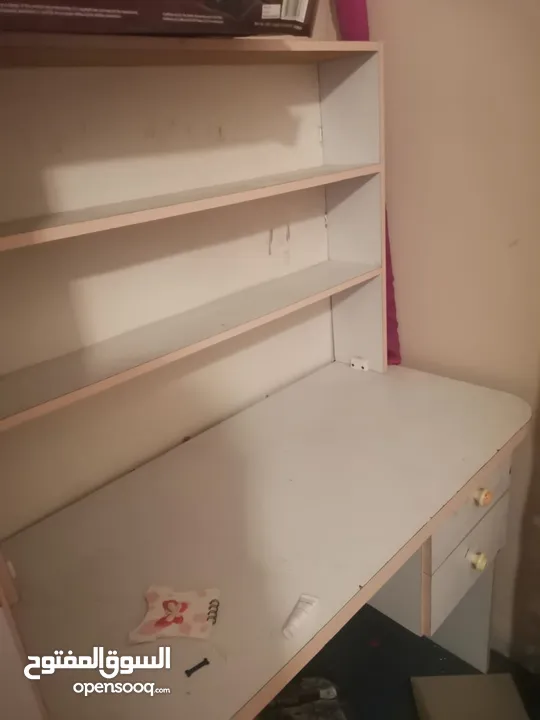 غرفة نوم بناتي للبيع أسرة عدد 2 خزانه تسريحه مكتب