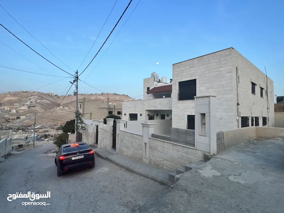 عماره طابقين للبيع تشطيب ديلوكس عمر البناء 5سنوات