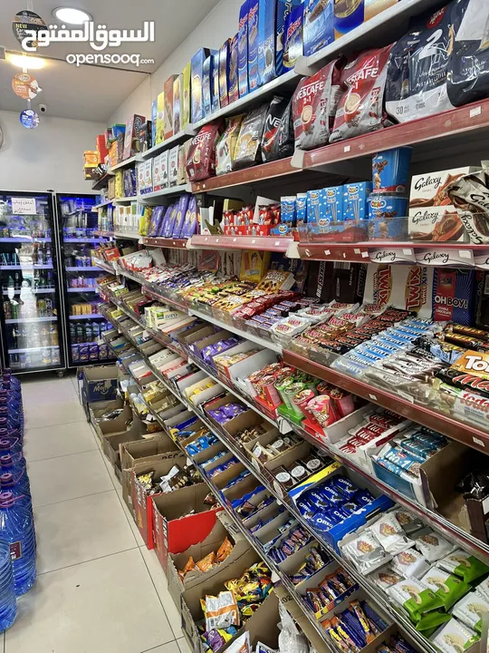 سوبر ماركت للبيع بكامل معداته