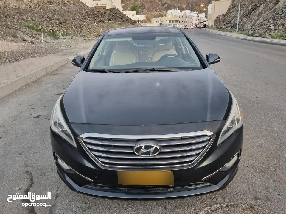 Hyundai Sonata, 2017 1 Lakh KM driven, Full insurance, 1 year Mulkiya, Excellent car, Negotiable