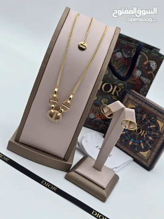اكسسوار سلسال مع الحلق ماركات لويس فيتون وكارتير وديور وفالنتينو جميع الباراندات ماستر كوالتي