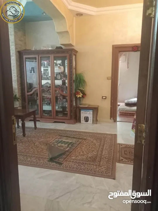 شقة أرضية مميزة للبيع في خلدا 200م مع ترسات امامية 60م تشطيب سوبر ديلوكس