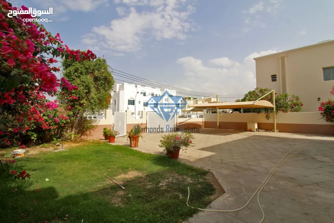 #REF1107    Stand Alone 5BR Villa with big front yard and shaded parking for rent in Azaiba
