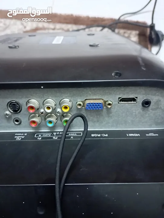 شاشه للبيع LCD21بوصه  فيها جميع المداخل يمكن استخدامهاللكمرات اوشاشه تلفزيون