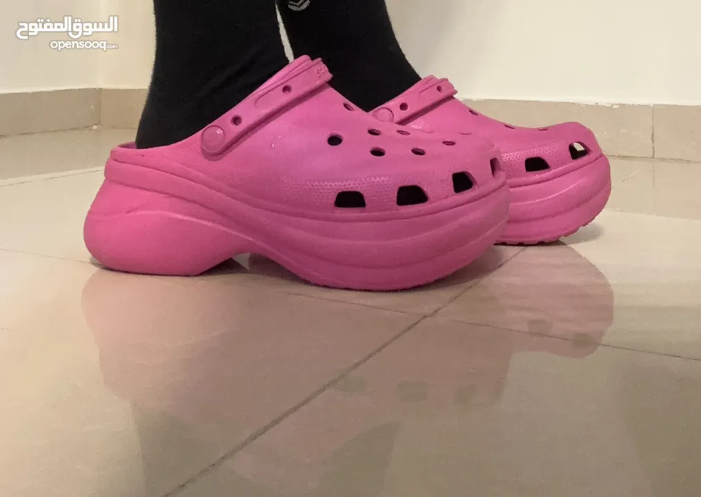 كروكس crocs حذاء رياضي/ شبشب بكعب عالي مريح وعصري