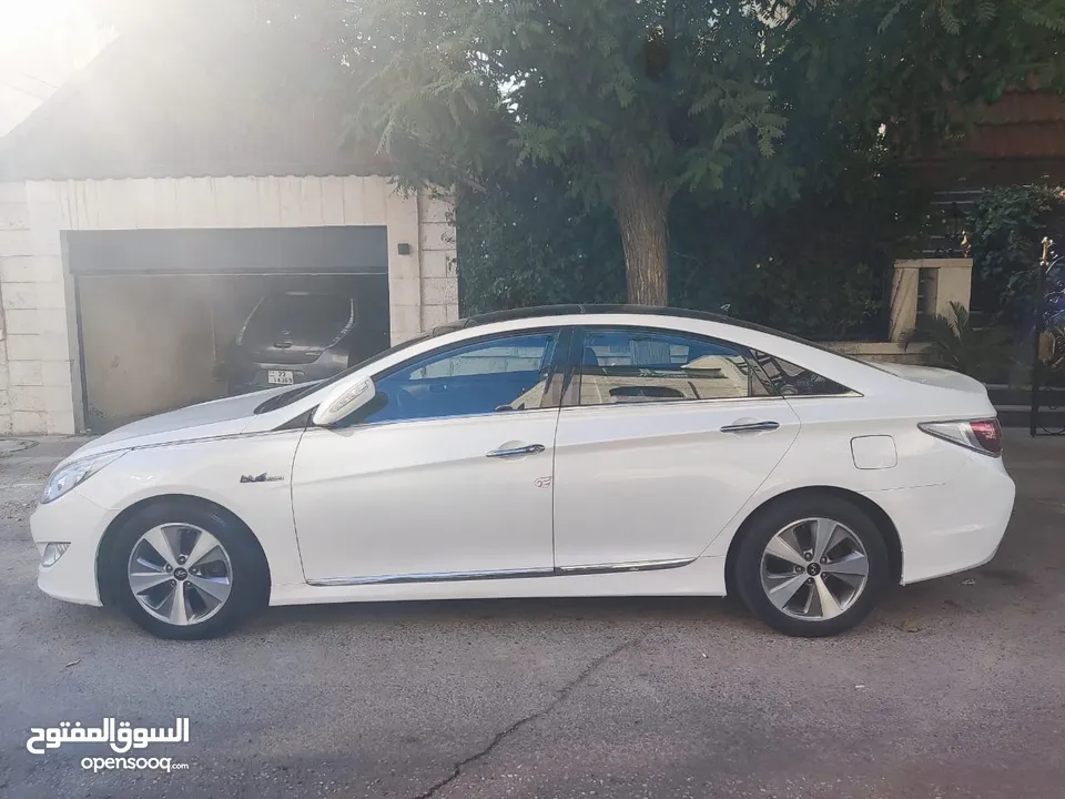 Hyundai Sonata Hybrid 2012 full option Limited Edition