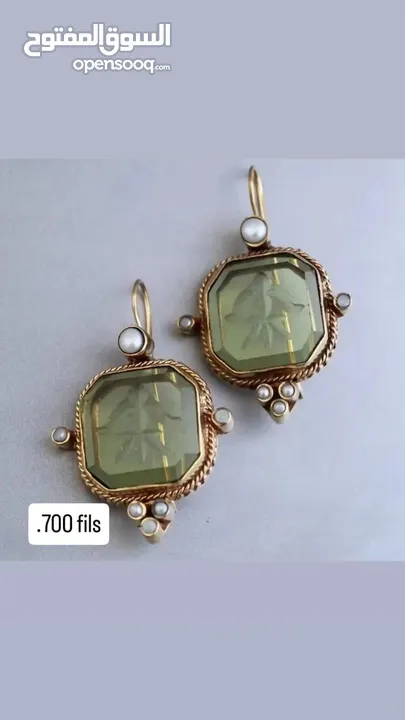 Ladies assorted accessories excellent quality and in affordable price . Amazing collections