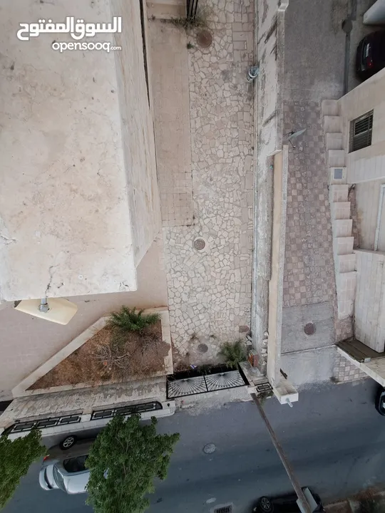 منزل مستقل للبيع الجبيهة/ دوار المنهل- للبيع المستعجل في منطقة هادئة وجيران محترمين حدائق وساحات