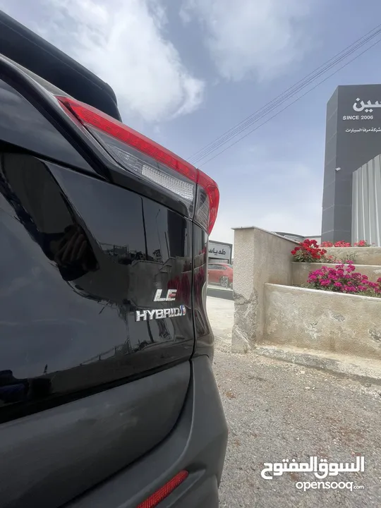 2021 TOYOTA RAV4, LE  بطاريه ليثيوووم السياره توب نضافه بصلاه على النبي
