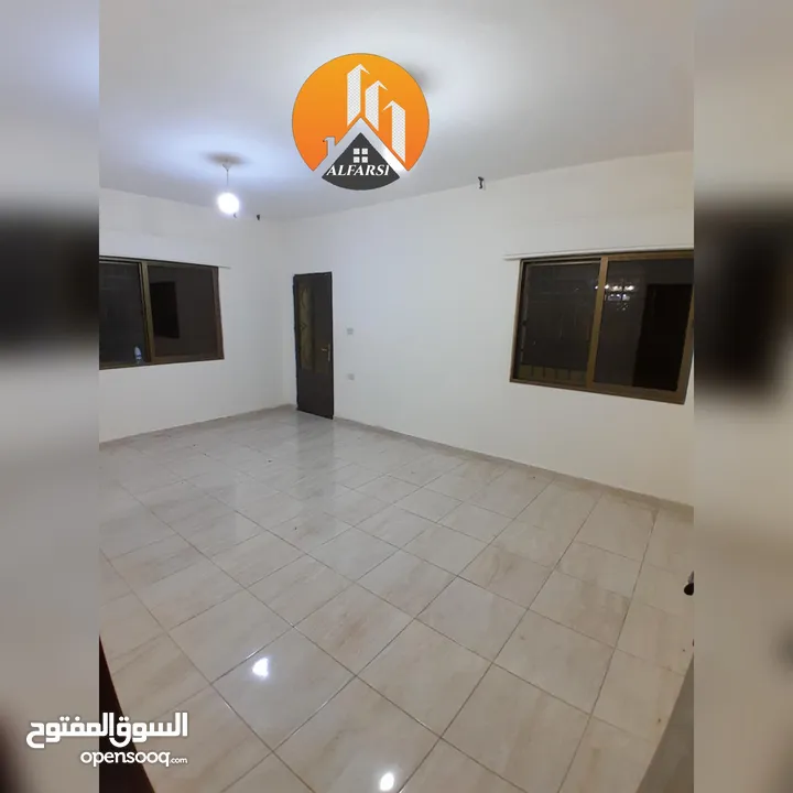 شقة ارضية بناء حديث مستقلة تراس / كراج خاص / وحدائق قرب كل الخدمات اجار مغري لا يعوض في ضاحية الاقصى