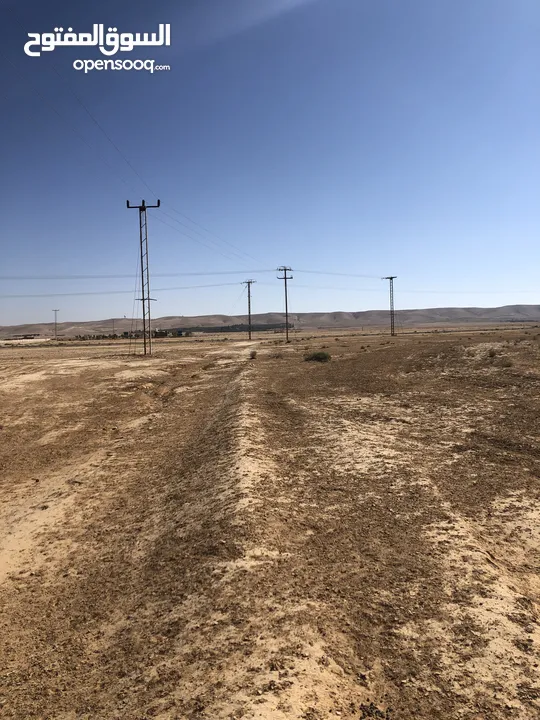 في قرية القنيطرة على الشارع المعبد مباشرة كهرباء على امتداد الشارع / مشروع مميز من المالك مباشرة