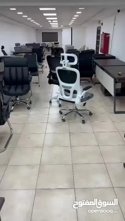 كرسي مريح بتصميم عصري... يدعم ظهرك، ويدعم نجاحك!” 		مسند رأس قابل للتعديل دعم فقرات الظهر بظهر شبك