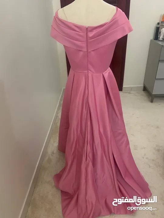 للبيع فستان مناسب للأعراس والخطوبات والمناسبات