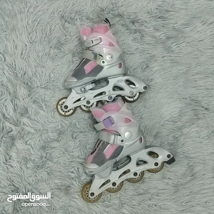 سيارة أطفال