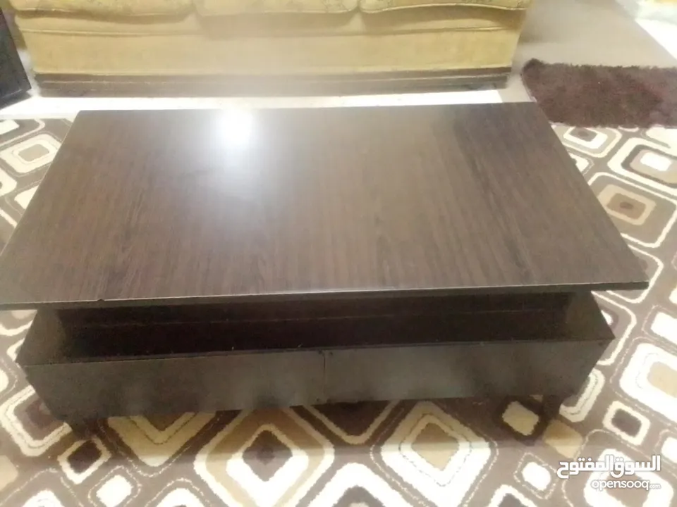 طقم طاولات ثلاث قطع بحاله جيده الطاوله الكبيره بحاجه لغراء وتثبيت كما واضح بالصوره