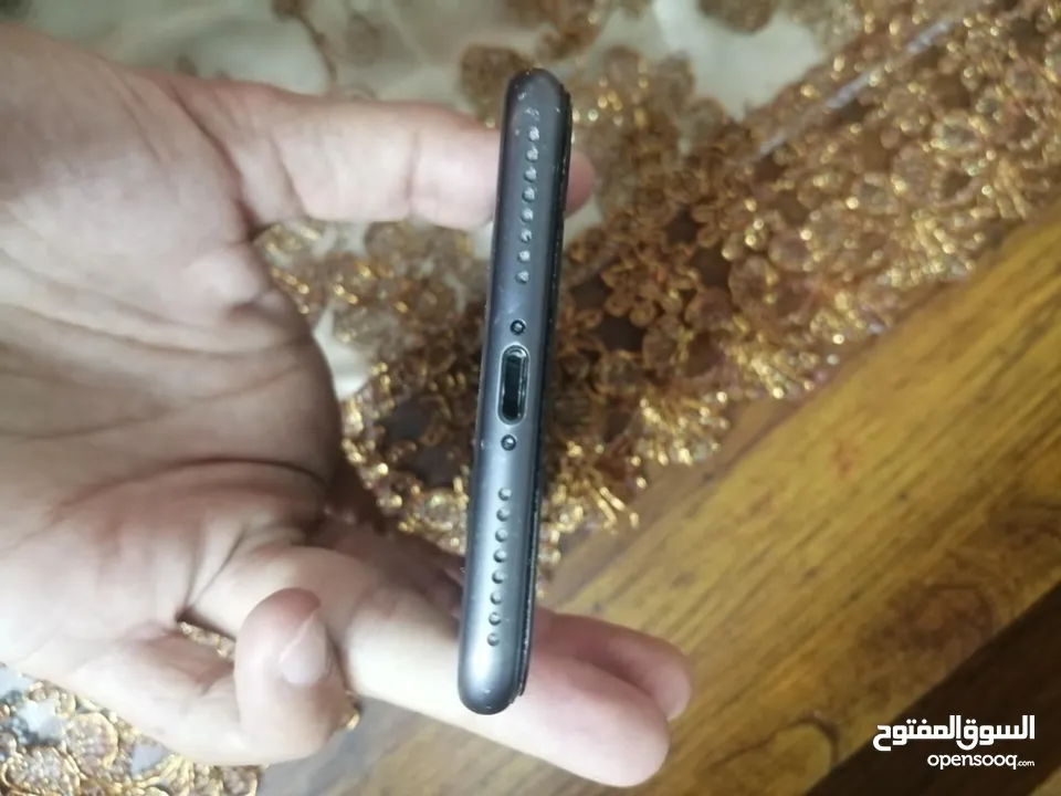 ايفون 8 بلس غير مفتوح فحص كامل 80دينار الزرقا حي معصوم 64جيجا