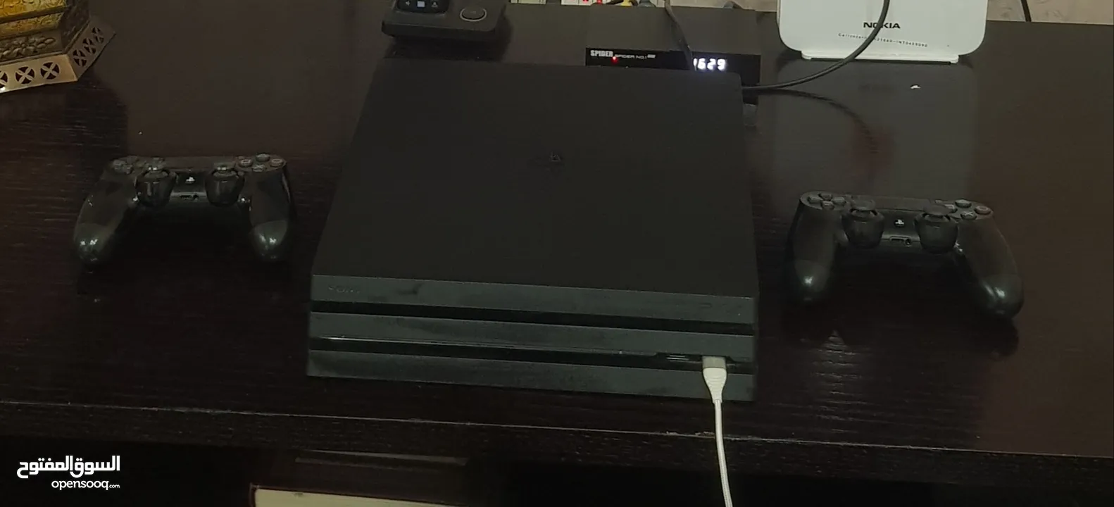 PS4 Pro + 2 Controllers + CDs