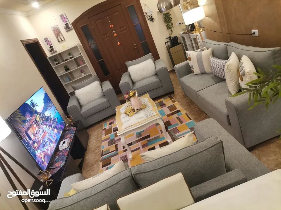 طقم كنب امريكي مستورد فاخر جدا قمه في الفخامه والرقي والتميز والابداع في عالم الكنب