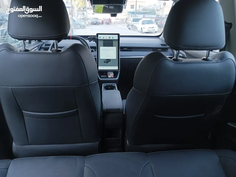 نيتا v موديل 2023 لون ابيض لؤلؤي فحص كامل جمرك حديث اتسكور 89% فحص soc 100% استخدام شخصي مثبت كارسير