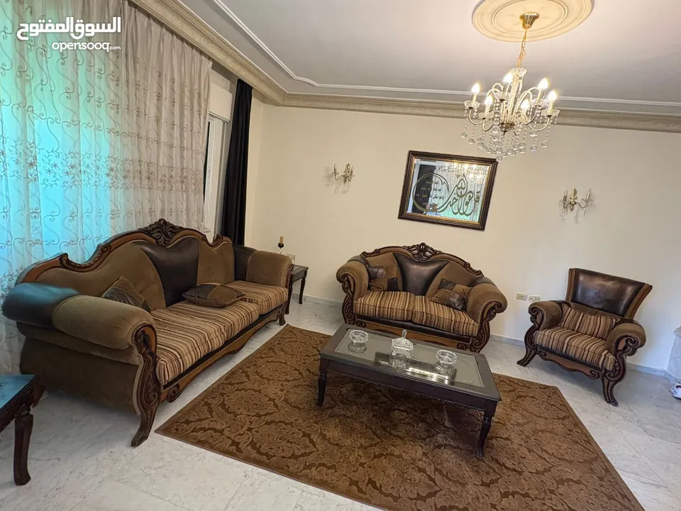 كنب للبيع بحاله جيده للبيع