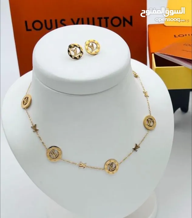 اكسسوار سلسال مع الحلق ماركات لويس فيتون وكارتير وديور وفالنتينو جميع الباراندات ماستر كوالتي