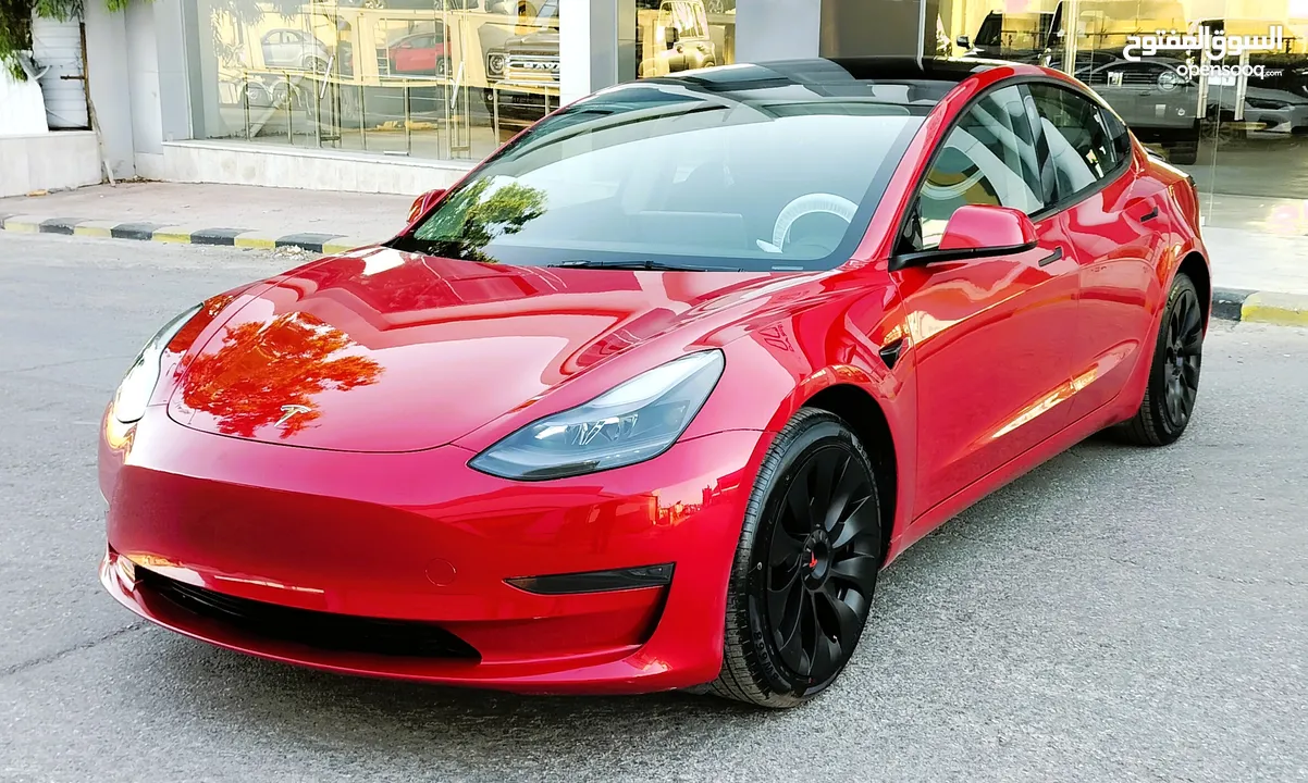 تيسلا 2023 model 3 فحص كامل 4 جــيــد ممشى قليل 18 الف بحالة الوكالة لون مميز بسعر لقطة ومحروووق